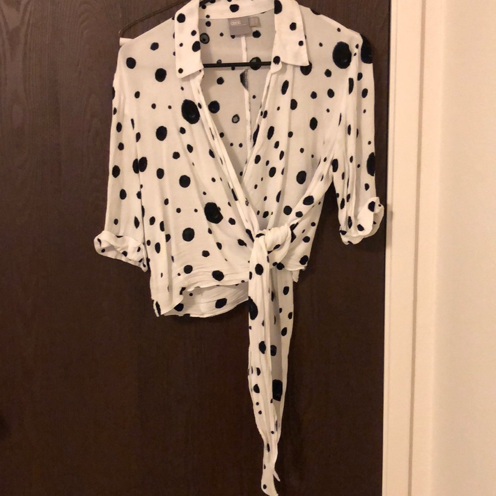 Waist tied crop top with sleeves